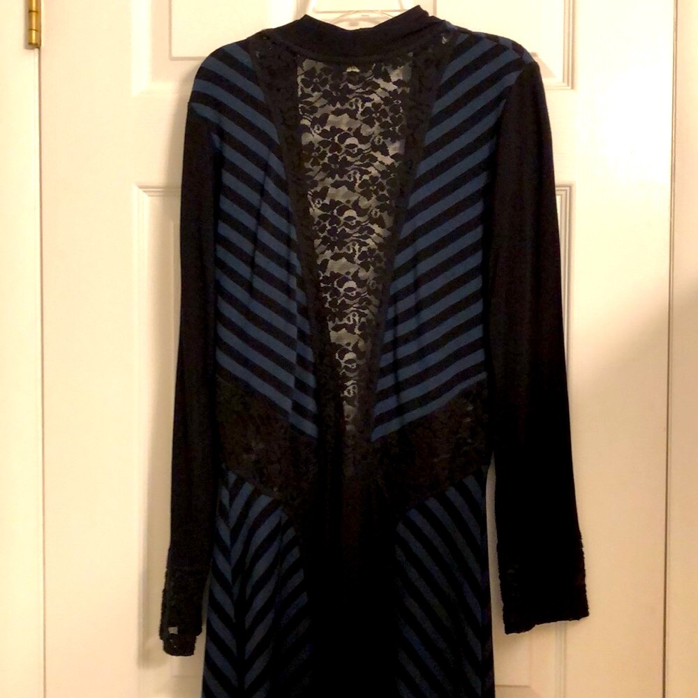 Lace Inset Wrap Long Top - Picture 2 of 6